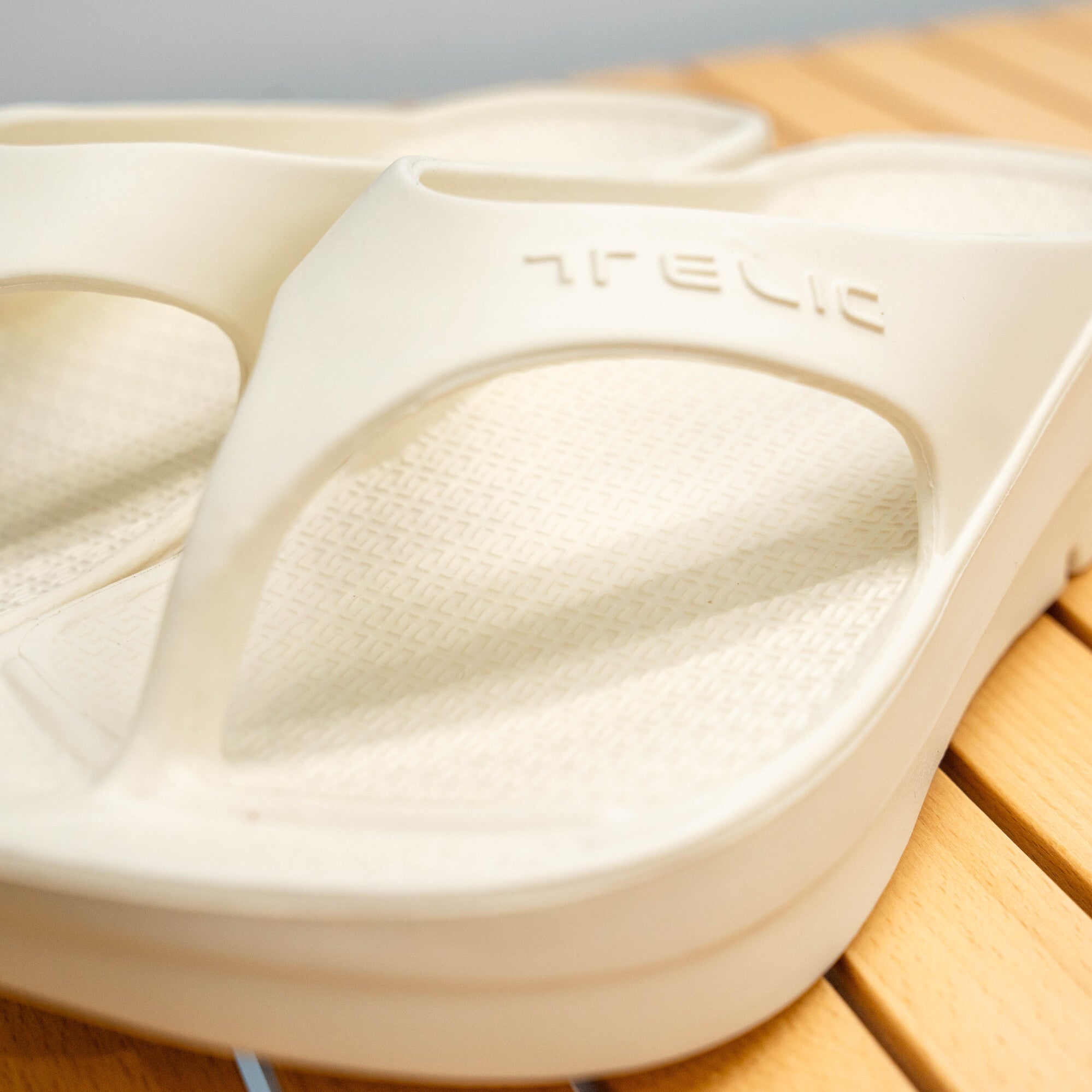 TELICリカバリーサンダル W-FLIPFLOP (Ivory)