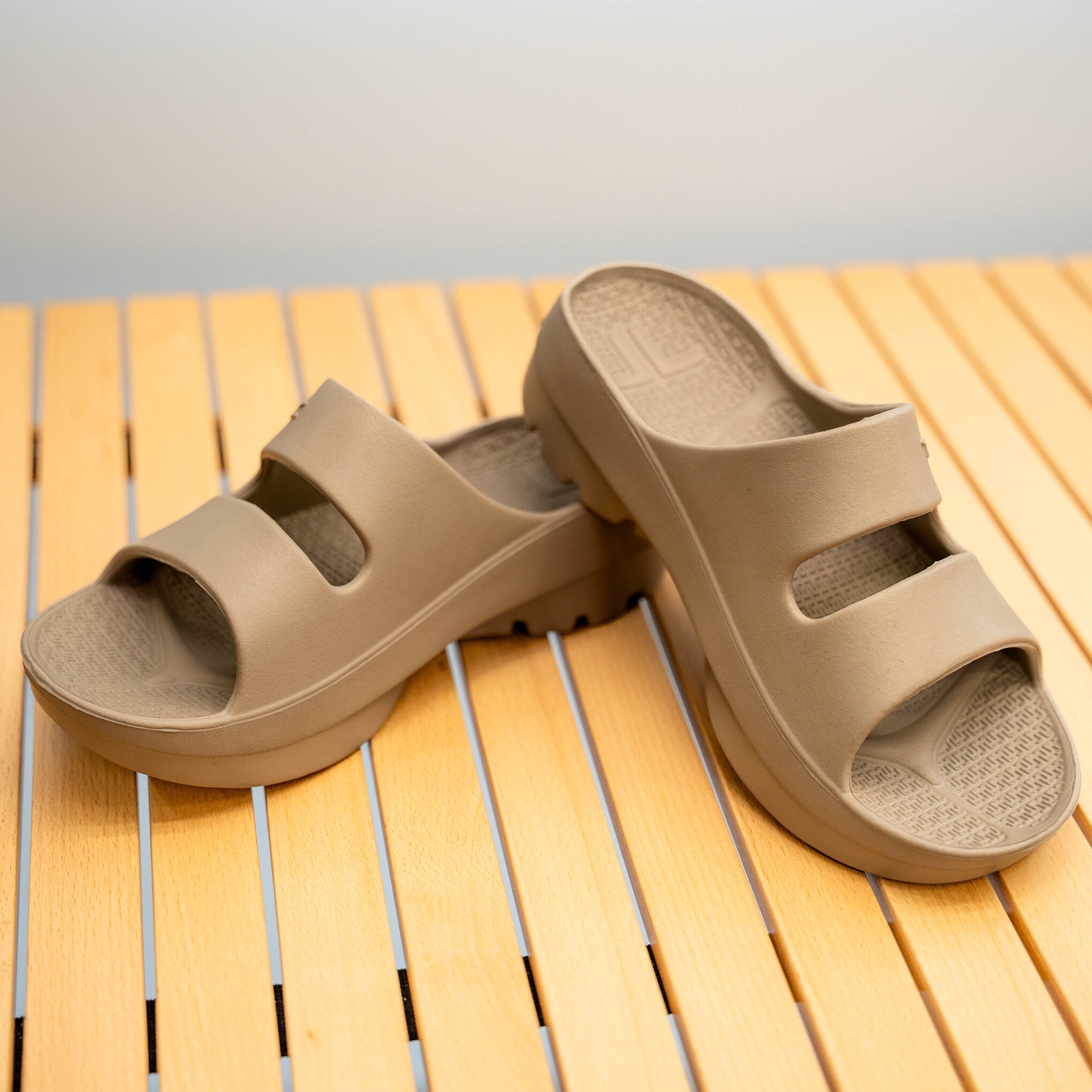 TELICリカバリーサンダル W-STRAP (Cork Brown)