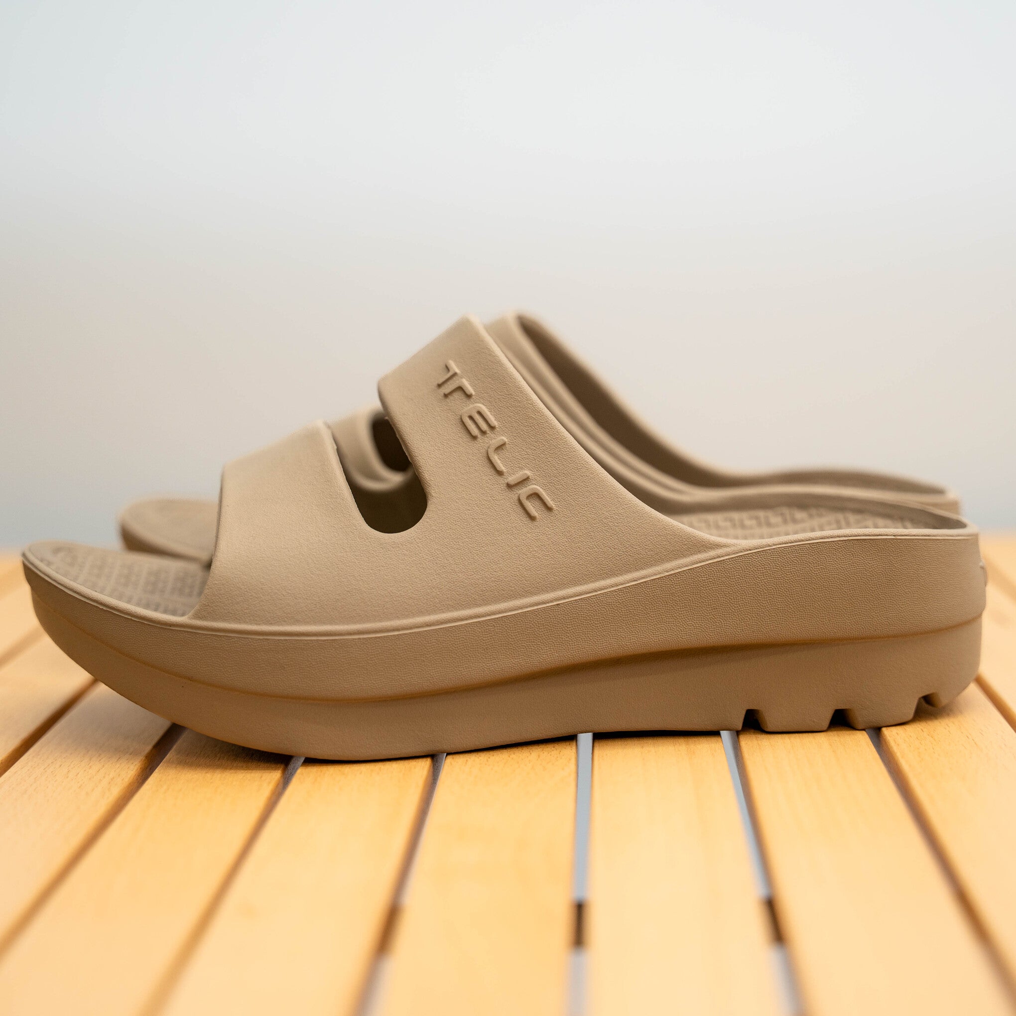 TELICリカバリーサンダル W-STRAP (Cork Brown)