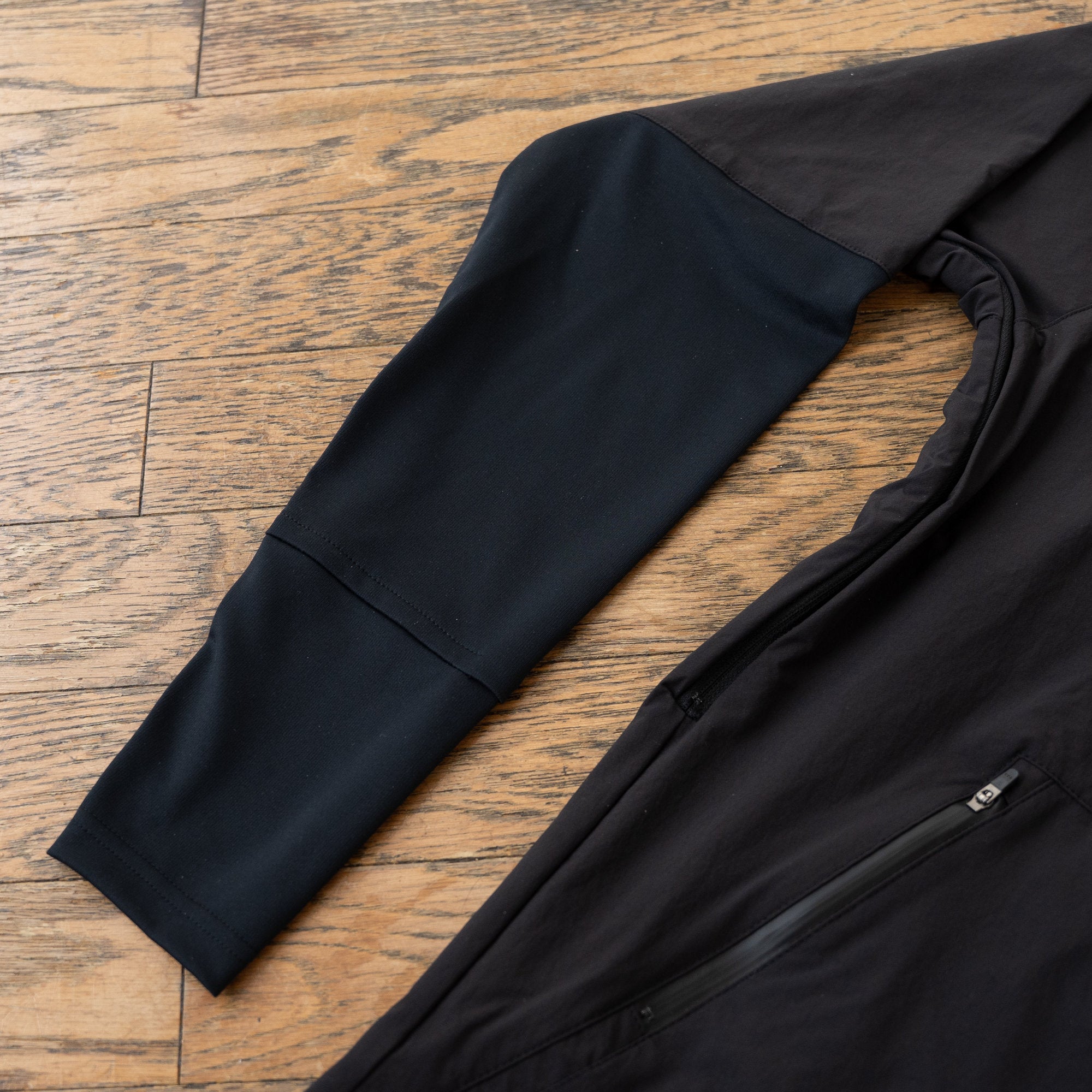 THE RUNNING JACKET by Runtrip Full Zip (Black)