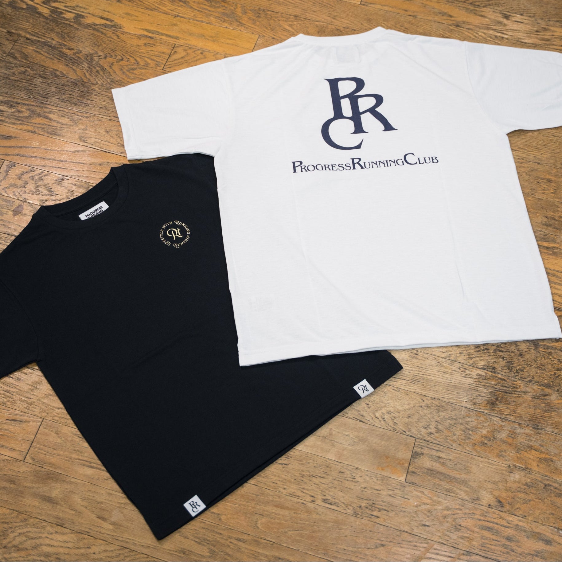 Runtrip × PROGRESS RUNNING CLUB "PRC BADGE LOGO" Rt Logo Tee
