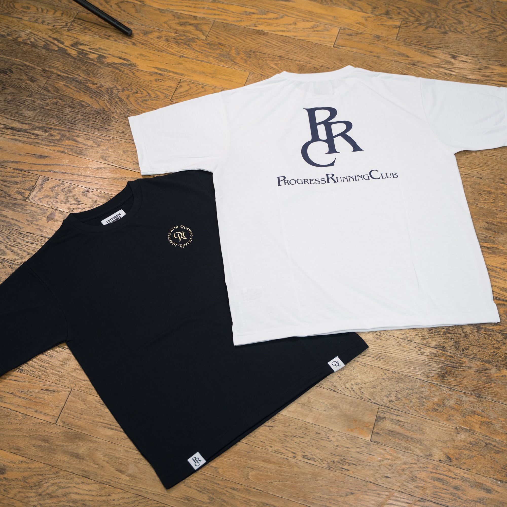 Runtrip × PROGRESS RUNNING CLUB "PRC BADGE LOGO" Rt Logo Tee