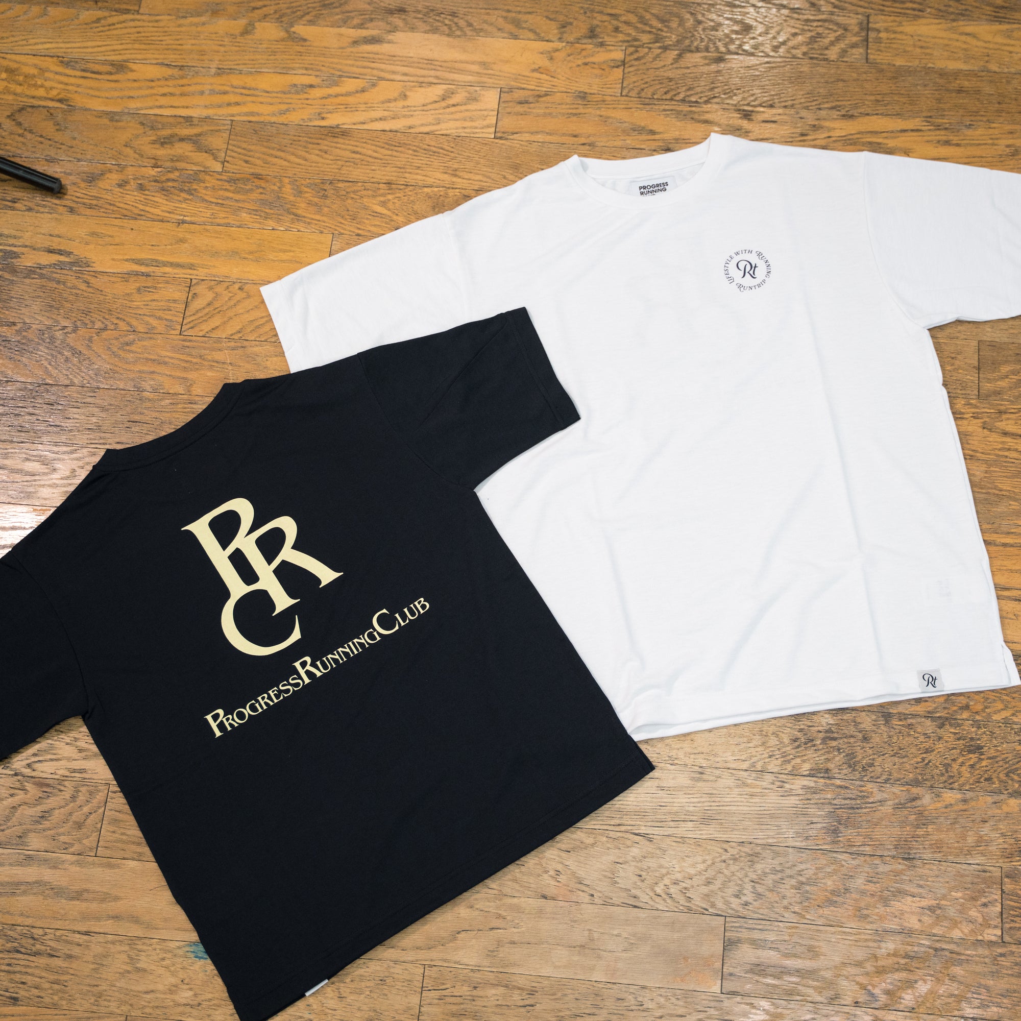 Runtrip × PROGRESS RUNNING CLUB "PRC BADGE LOGO" Rt Logo Tee