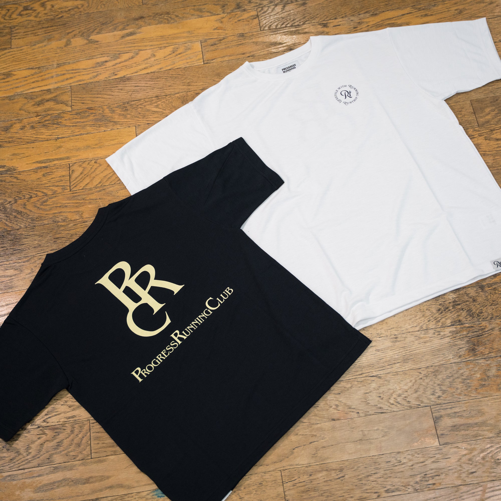 Runtrip × PROGRESS RUNNING CLUB "PRC BADGE LOGO" Rt Logo Tee