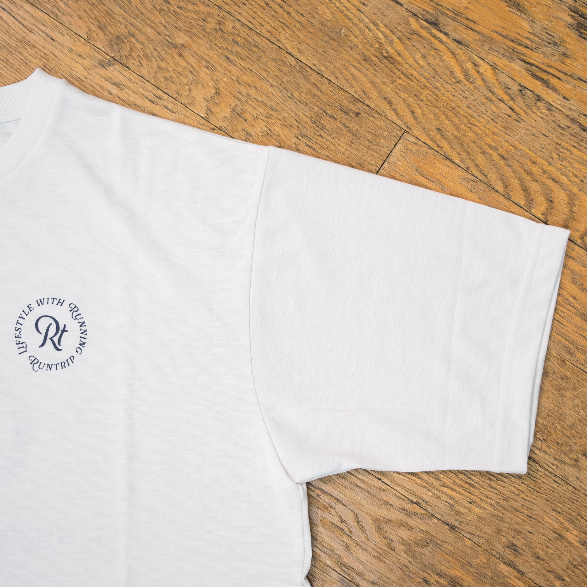 Runtrip × PROGRESS RUNNING CLUB "PRC BADGE LOGO" Rt Logo Tee