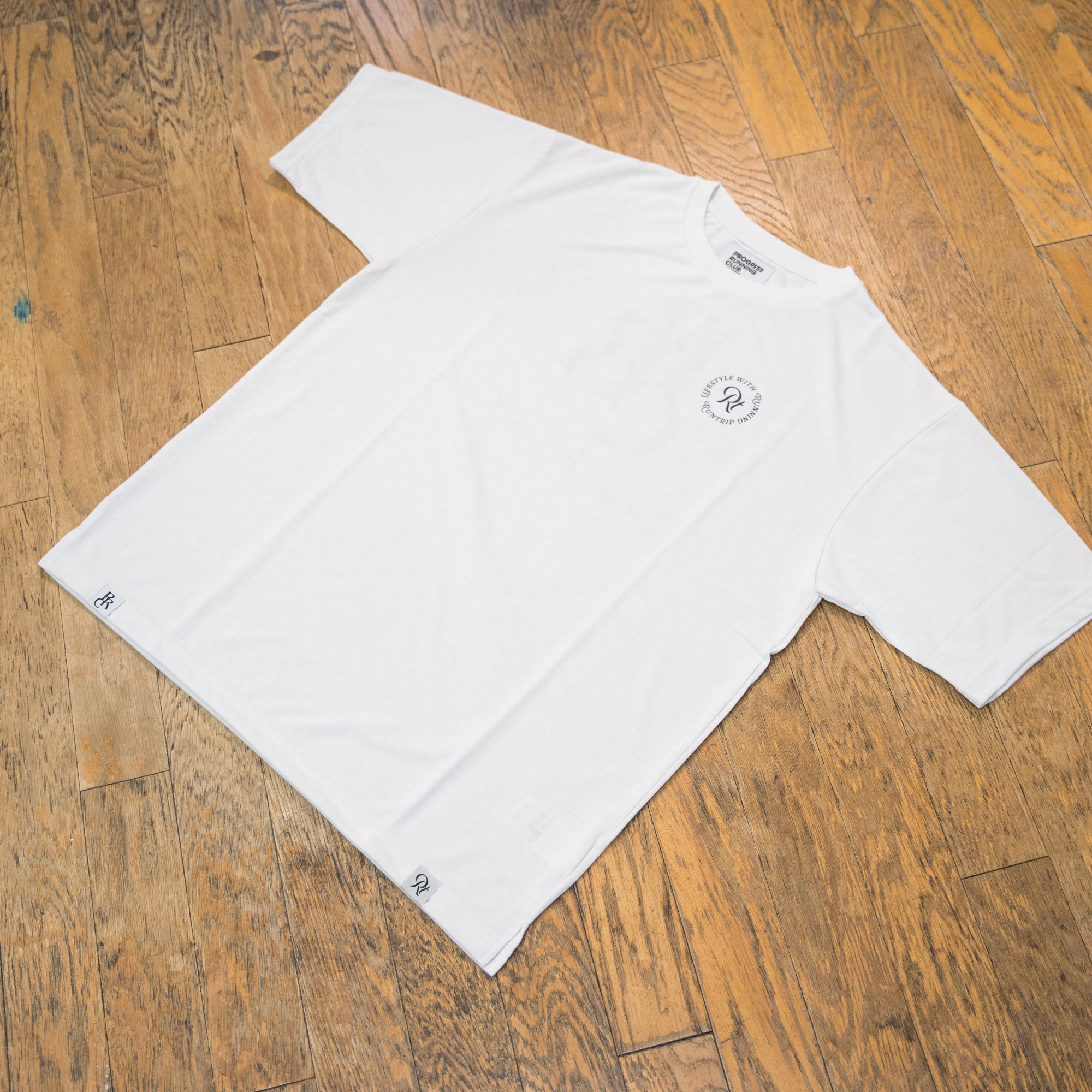 Runtrip × PROGRESS RUNNING CLUB "PRC BADGE LOGO" Rt Logo Tee