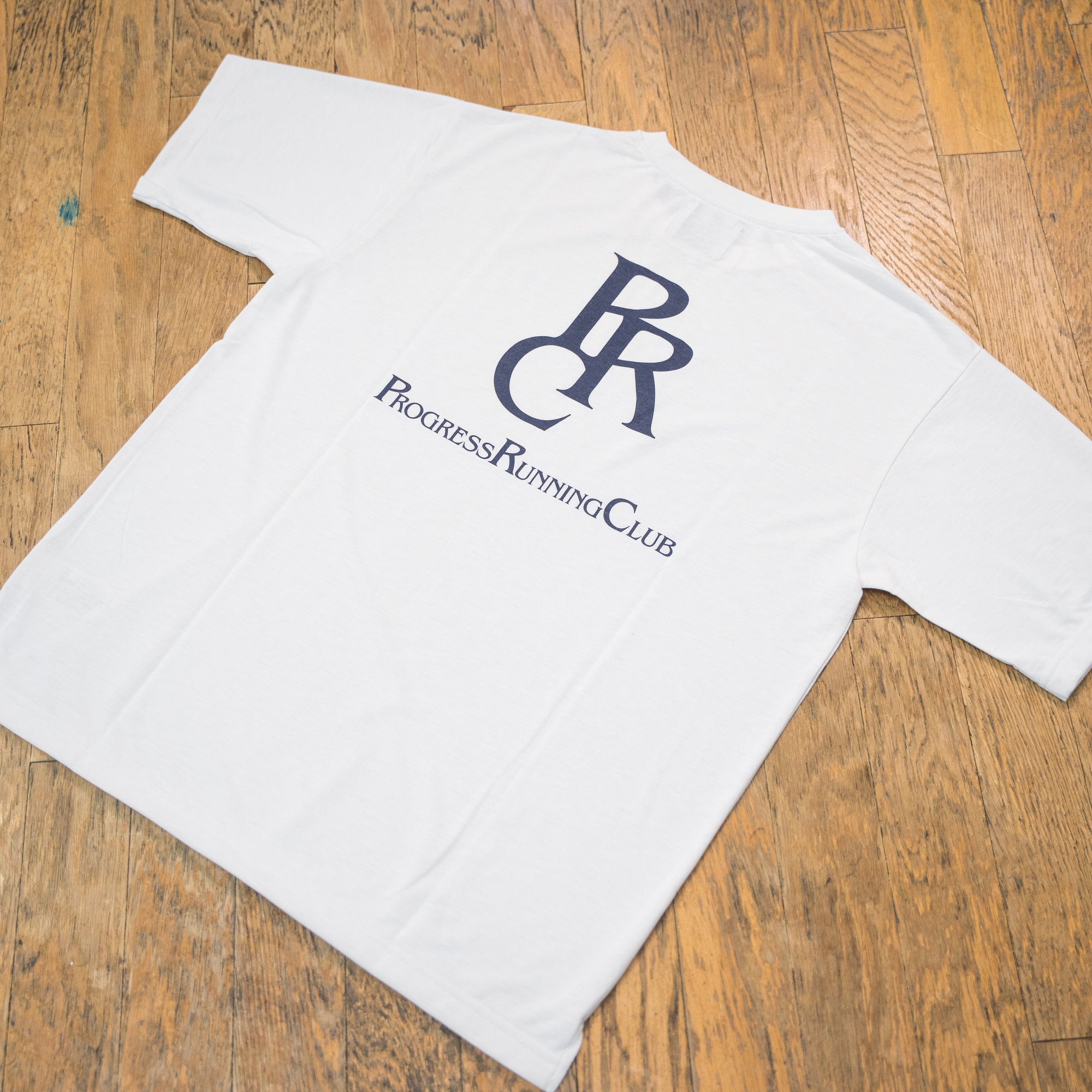 Runtrip × PROGRESS RUNNING CLUB "PRC BADGE LOGO" Rt Logo Tee