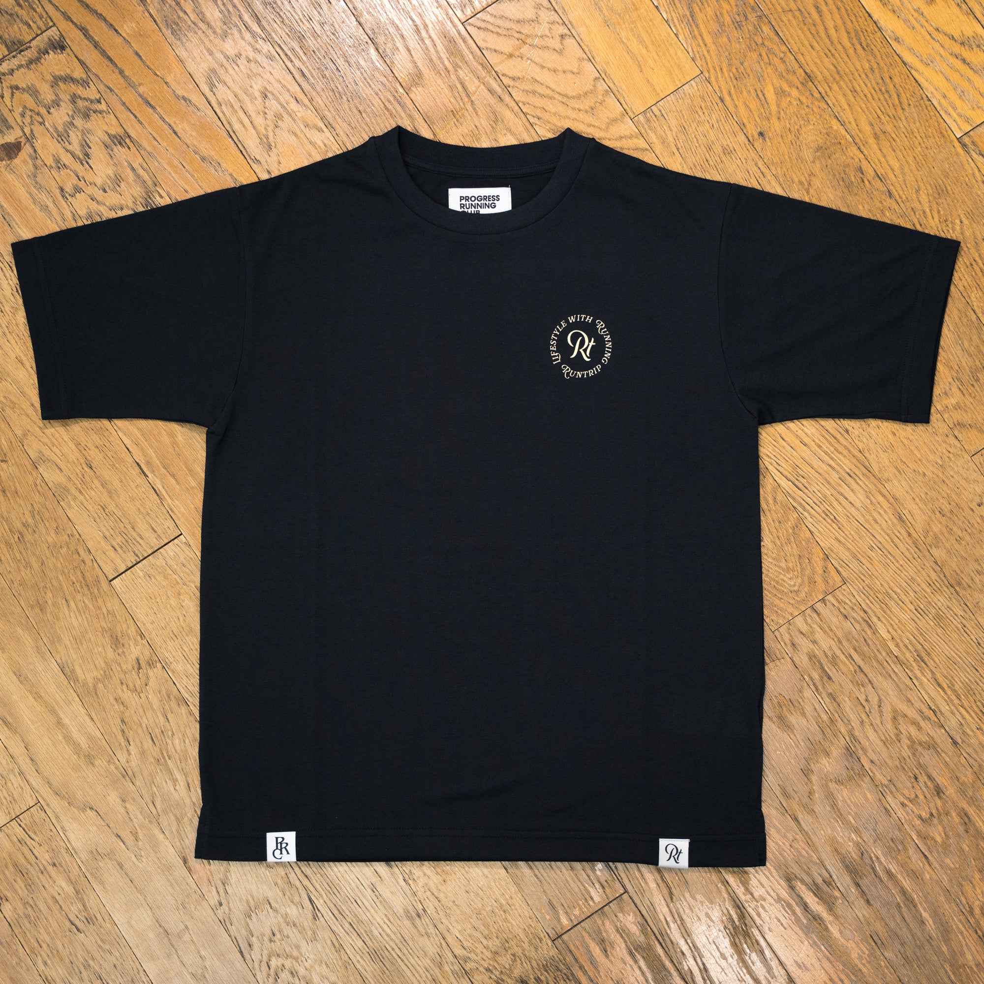 Runtrip × PROGRESS RUNNING CLUB "PRC BADGE LOGO" Rt Logo Tee