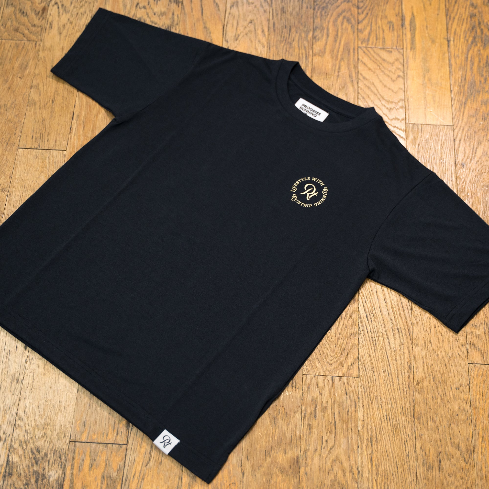 Runtrip × PROGRESS RUNNING CLUB "PRC BADGE LOGO" Rt Logo Tee