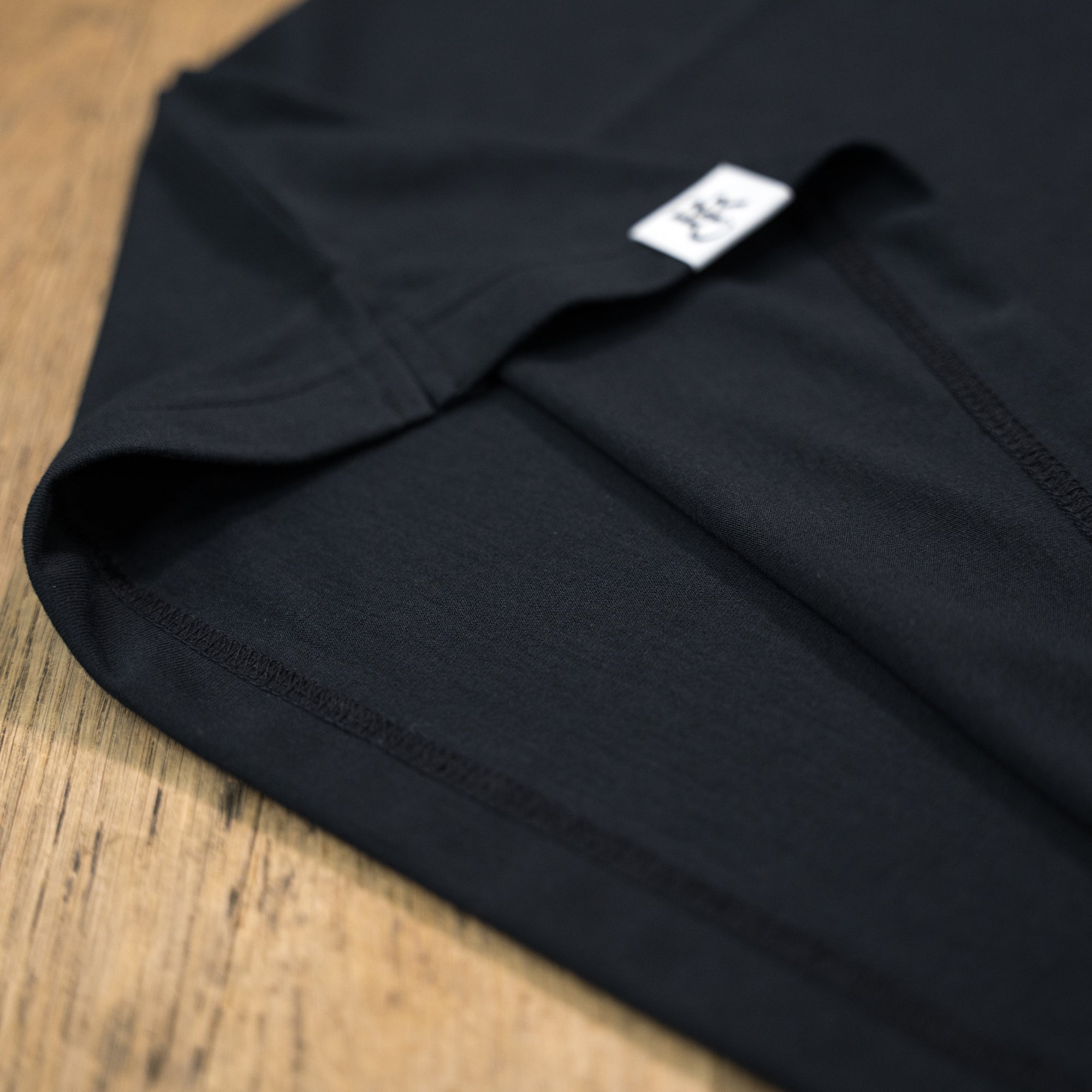 Runtrip × PROGRESS RUNNING CLUB "PRC BADGE LOGO" Rt Logo Tee