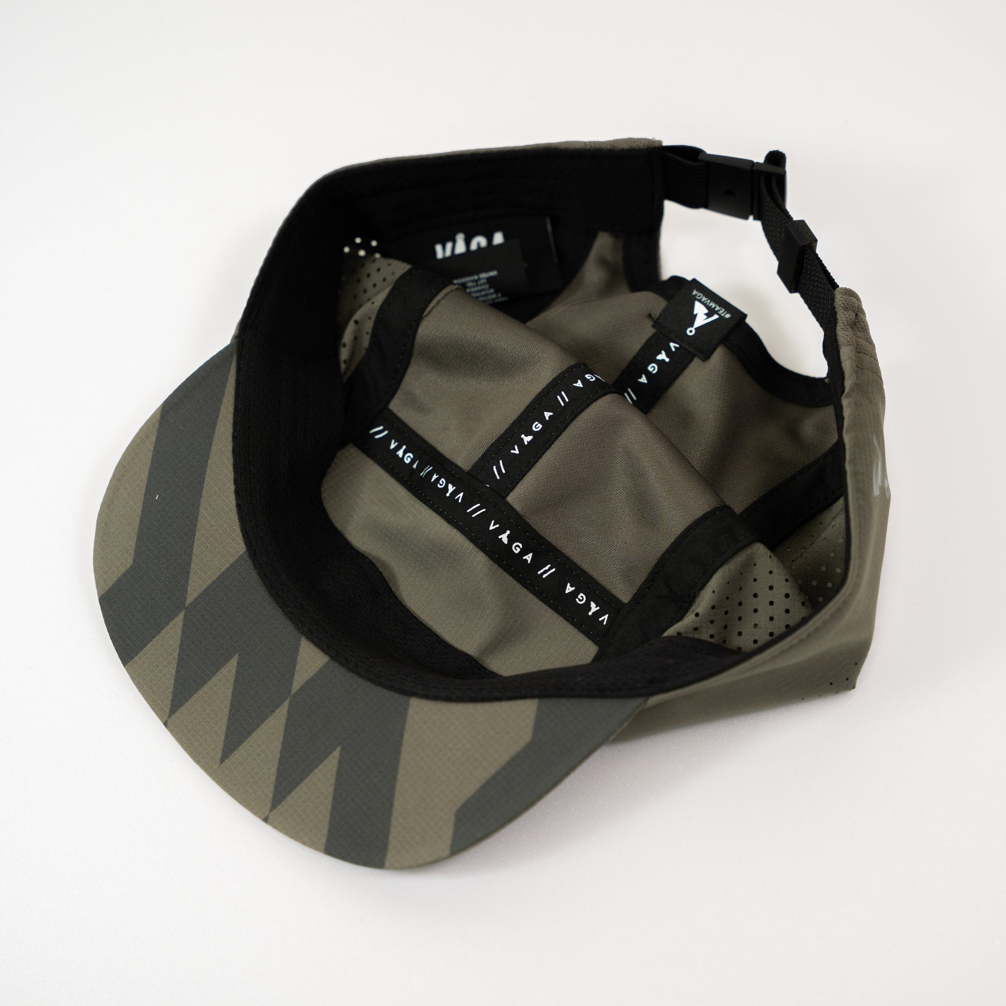 VAGA FEATHER RACING CAP (TAUPE)