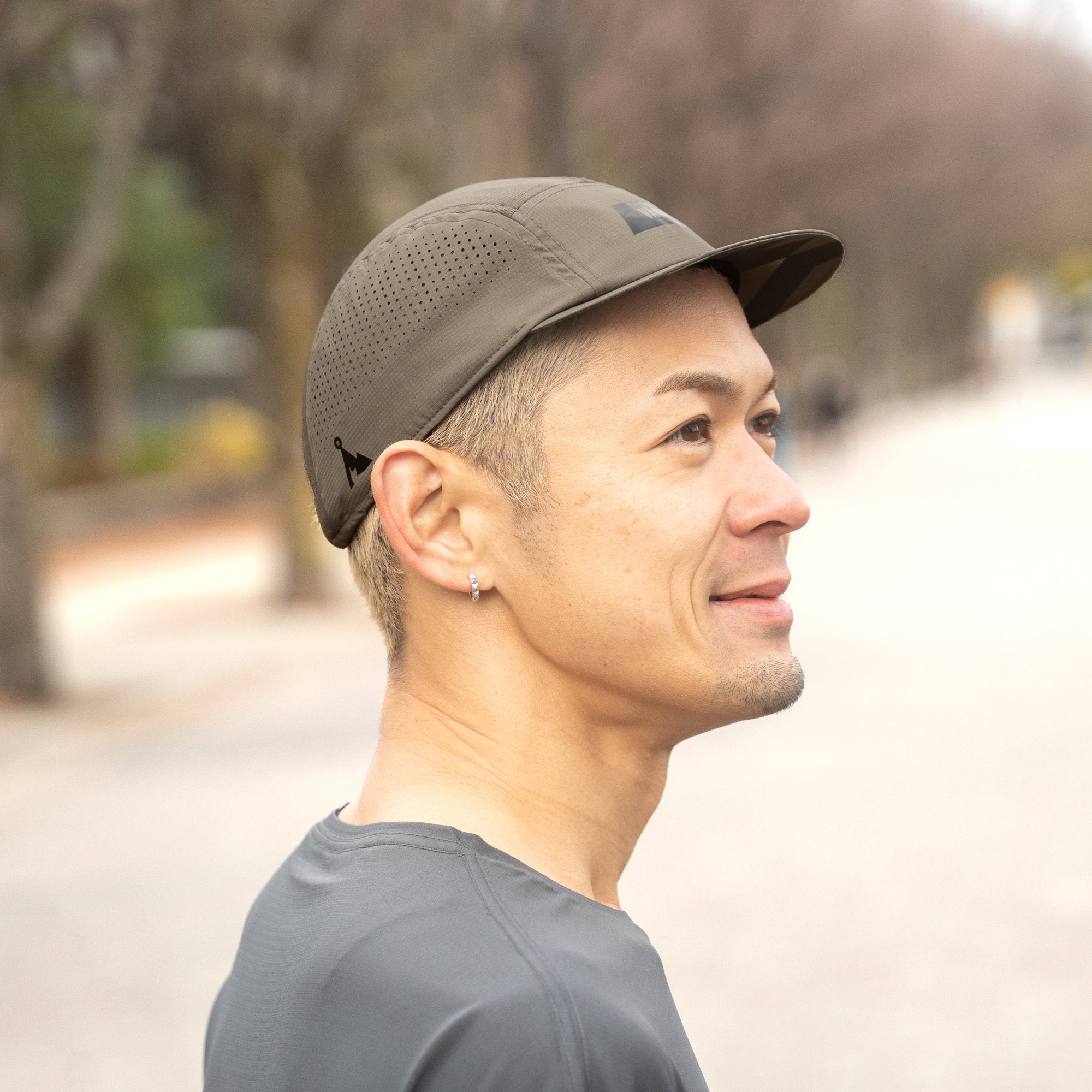 VAGA FEATHER RACING CAP (TAUPE)