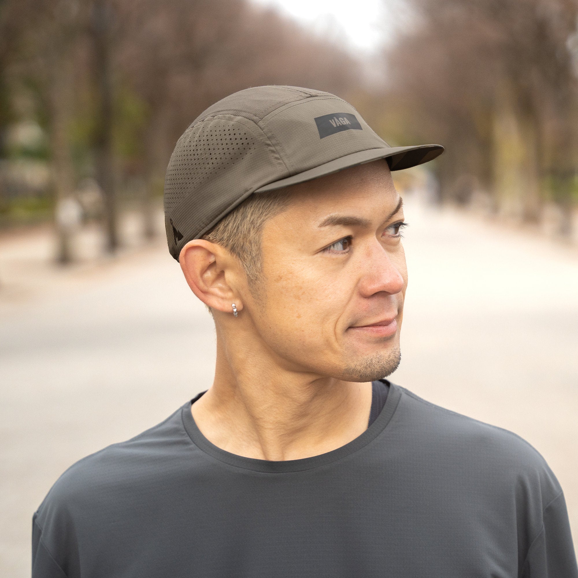 VAGA FEATHER RACING CAP (TAUPE)