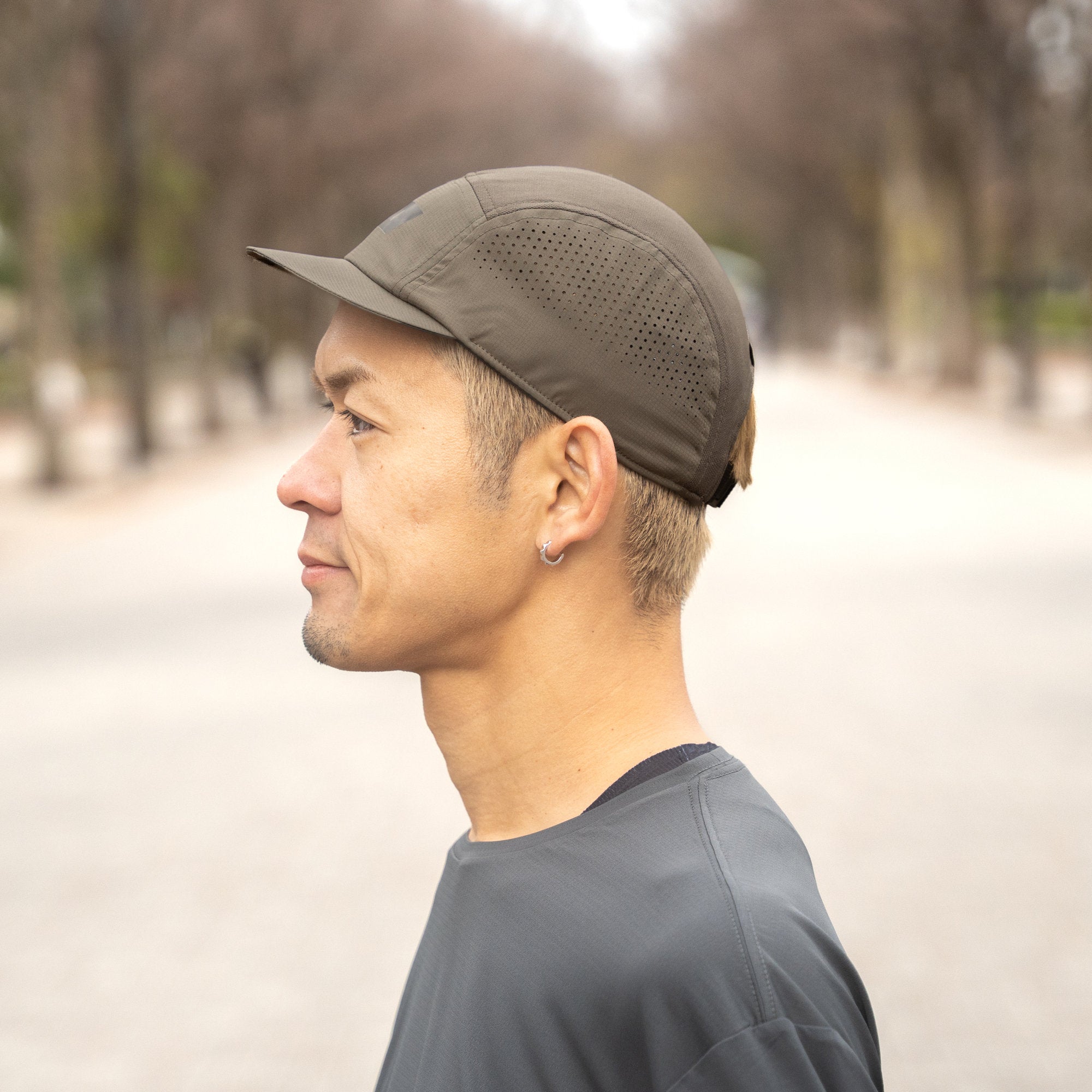 VAGA FEATHER RACING CAP (TAUPE)