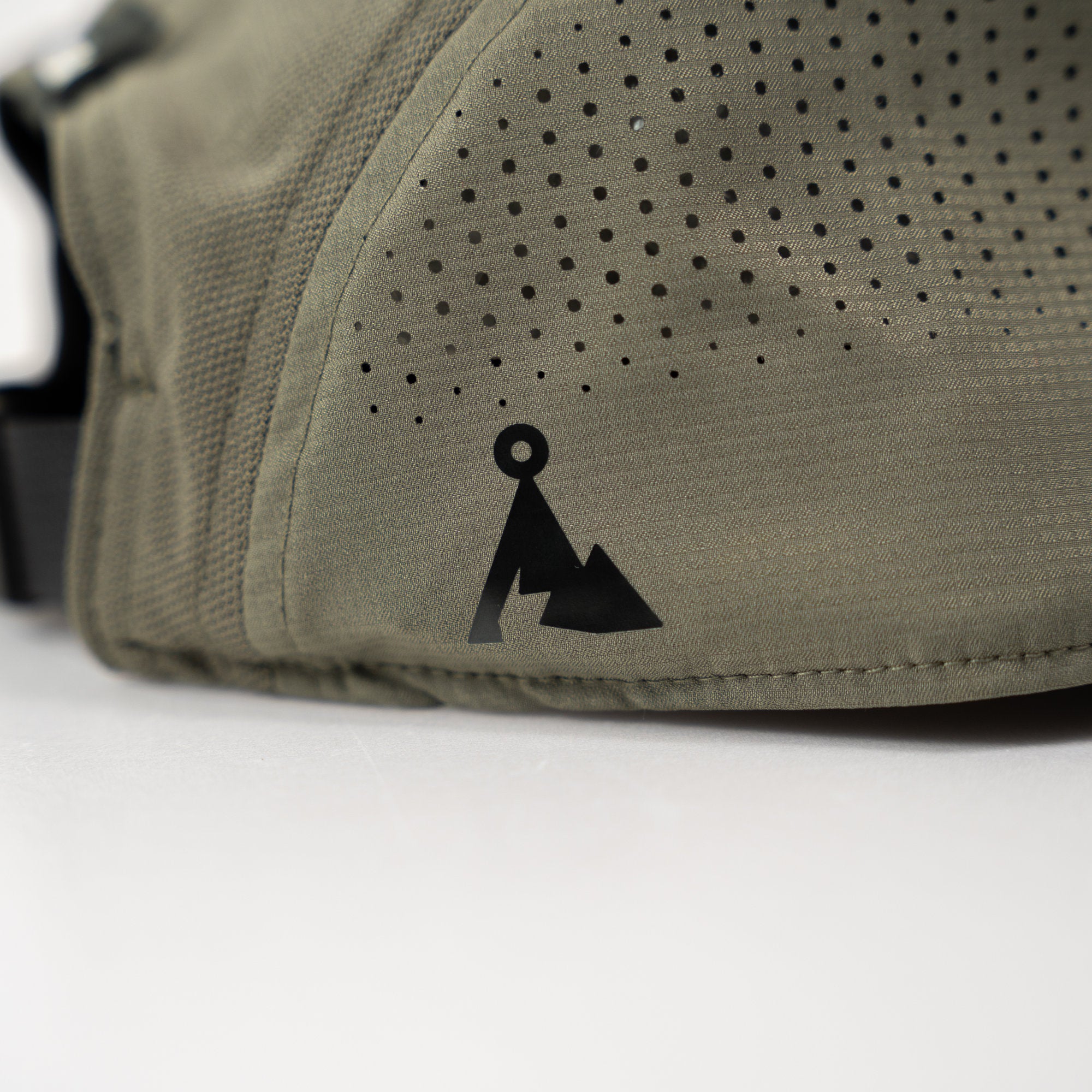 VAGA FEATHER RACING CAP (TAUPE)