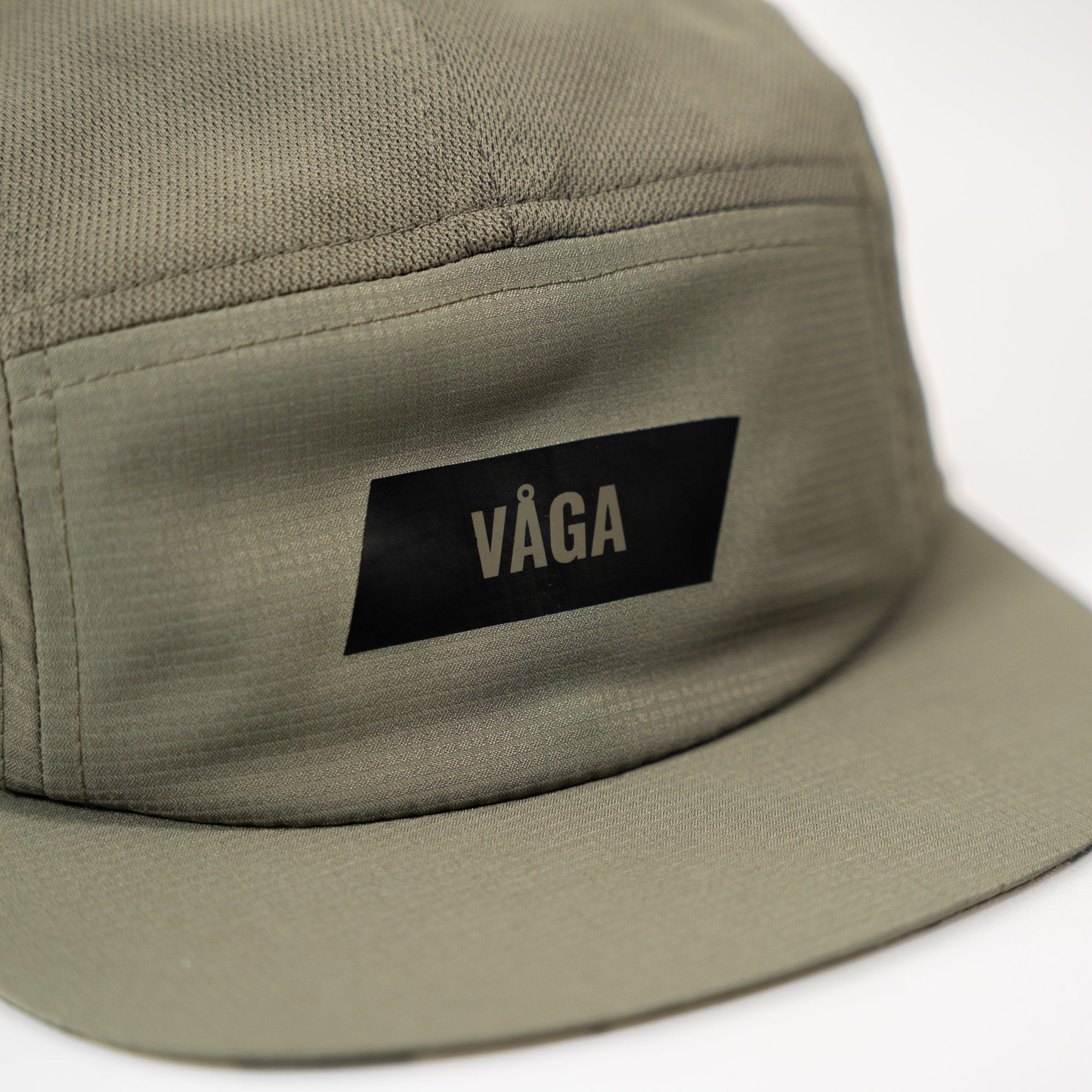 VAGA FEATHER RACING CAP (TAUPE)