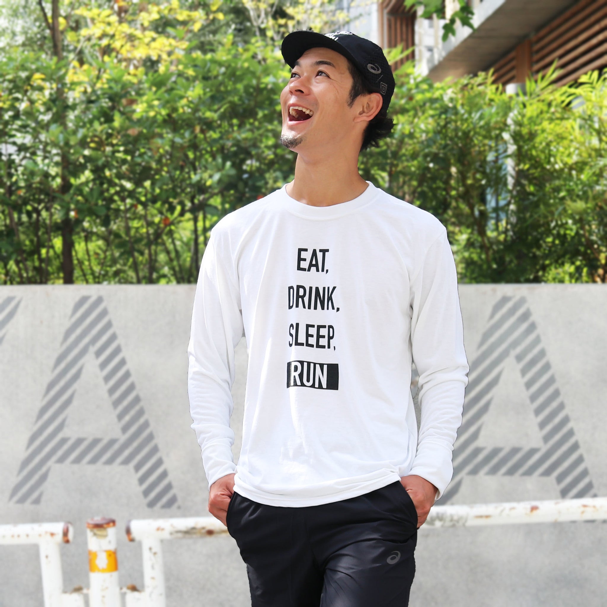 EAT DRINK SLEEP RUN / STREET Long-Sleeve Tee Vertical Mono (White)
