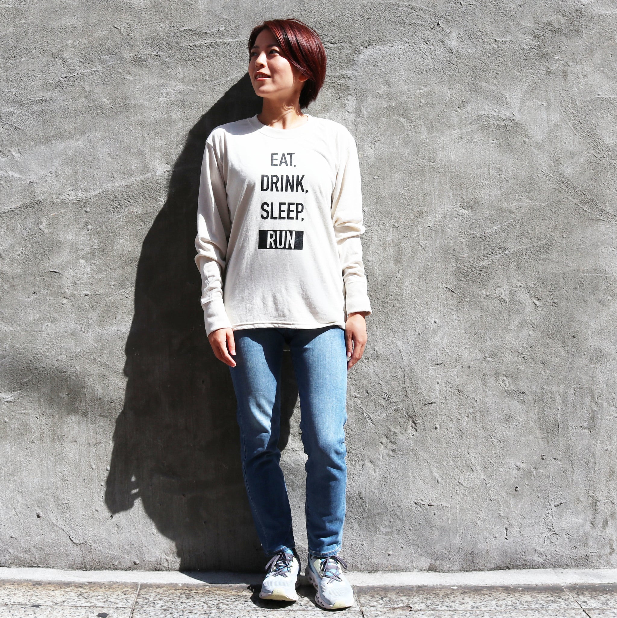 EAT DRINK SLEEP RUN / STREET Long-Sleeve Tee Vertical Mono (Beige)