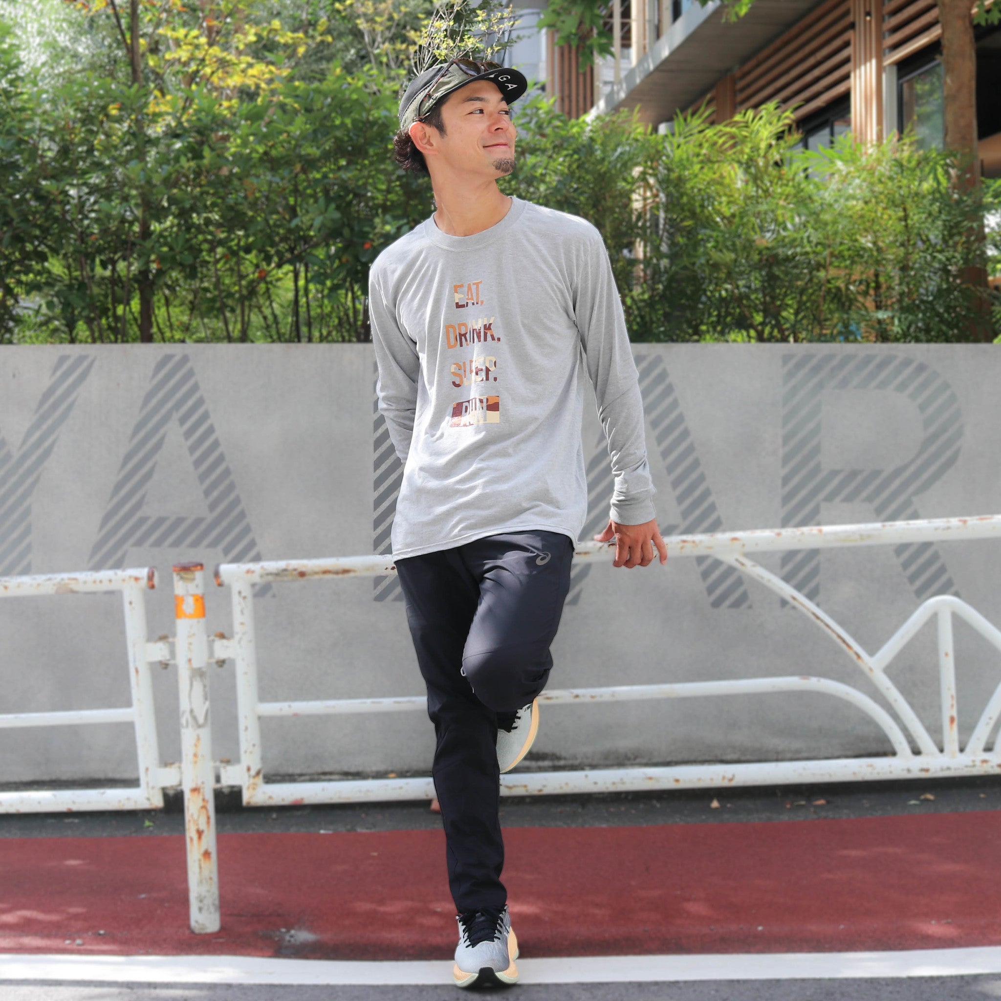 EAT DRINK SLEEP RUN / STREET Long-Sleeve Tee (BROWN Camo/Gray)