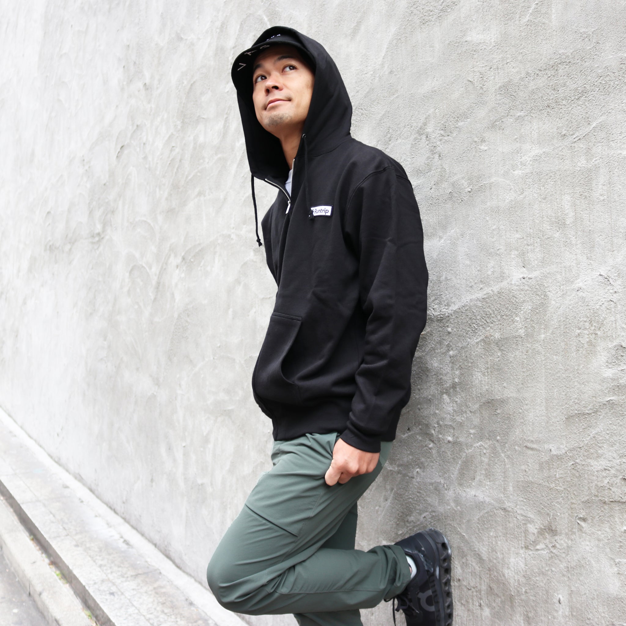 Runtrip Logo Patch Full Zip Hoodie (Black) 