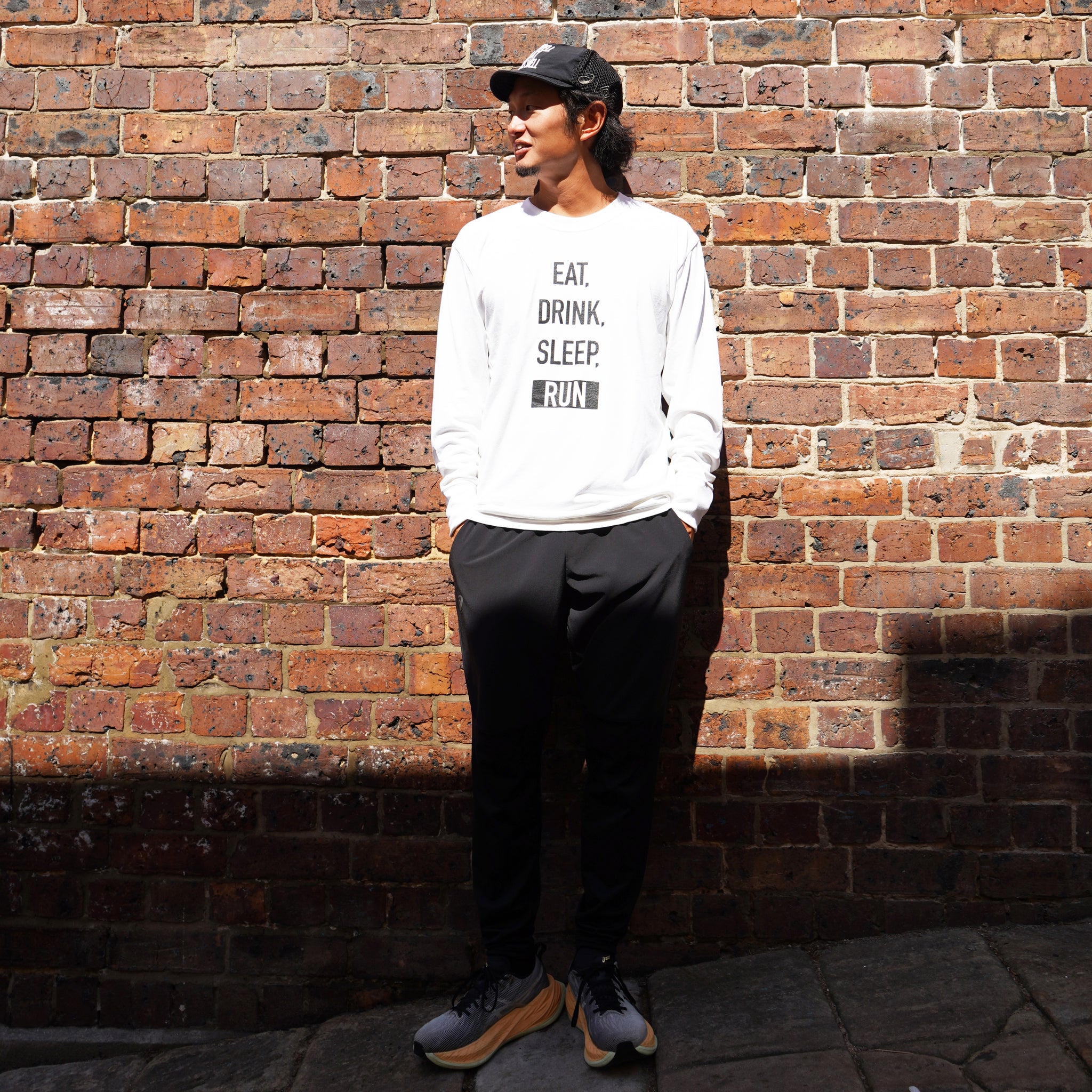 EAT DRINK SLEEP RUN / STREET Long-Sleeve Tee Vertical Mono (White)