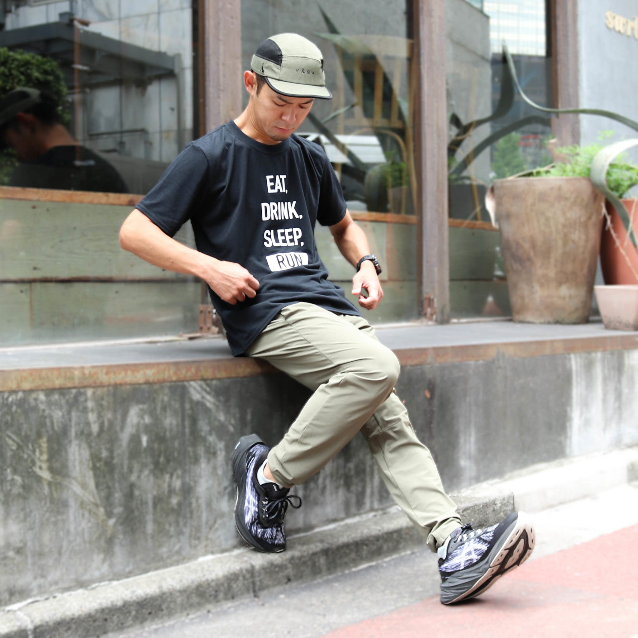 EAT DRINK SLEEP RUN / STREET Tee Vertical Mono (Black)