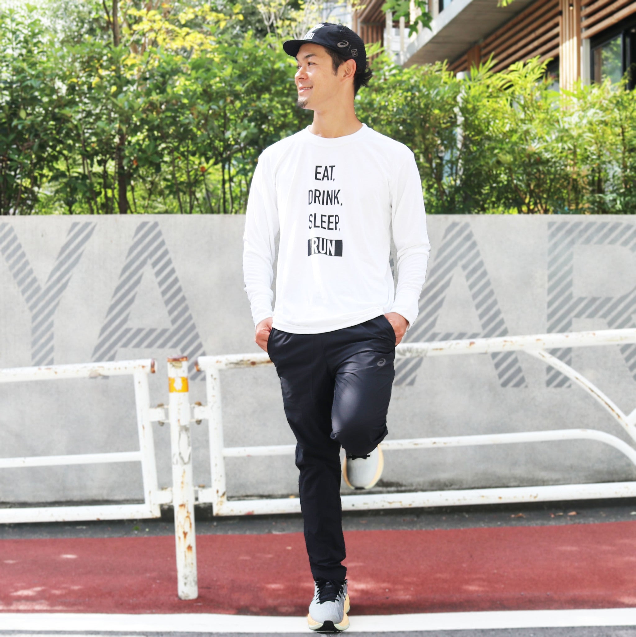 EAT DRINK SLEEP RUN / STREET Long-Sleeve Tee Vertical Mono (White)