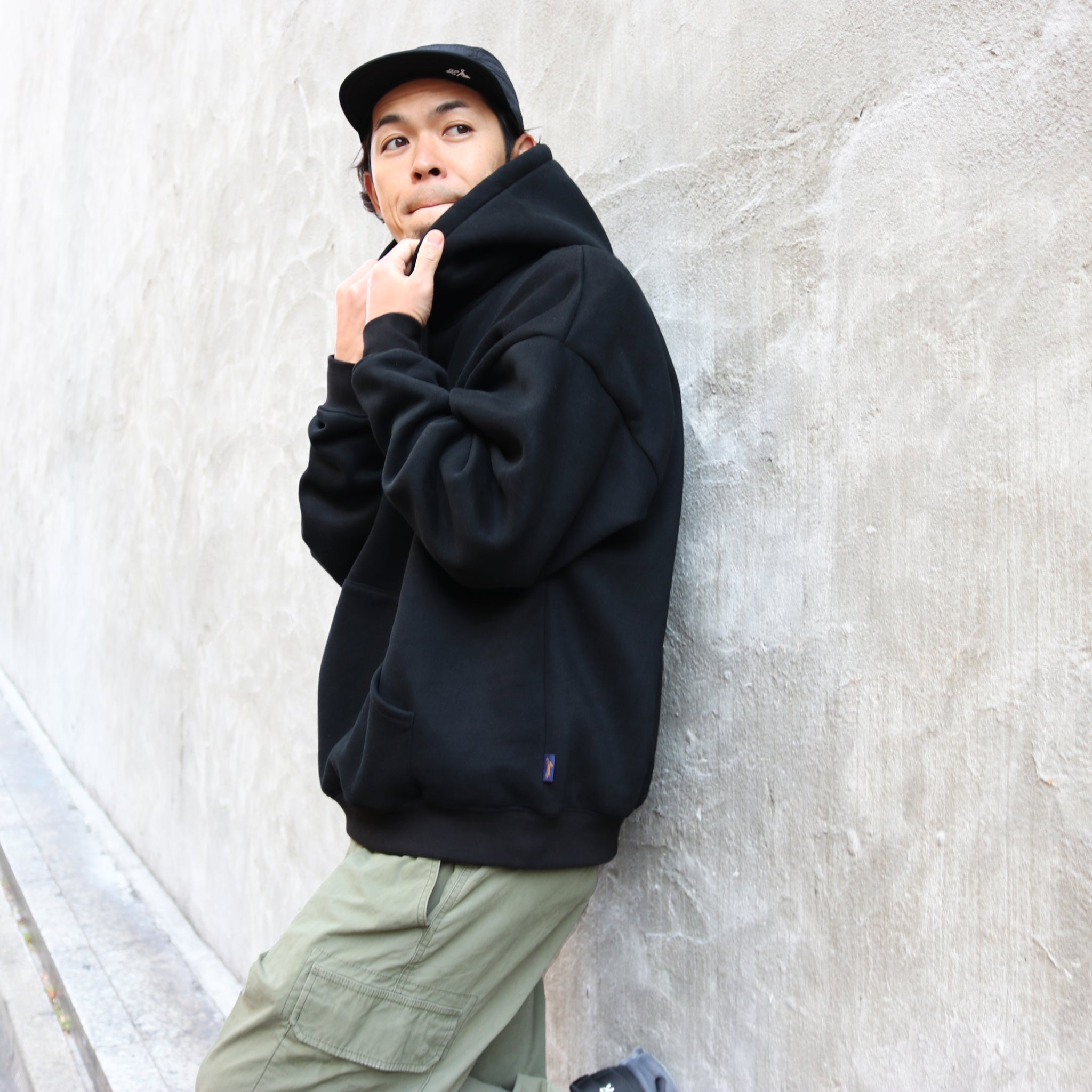 Runtrip Oversized Hoodie (Black)