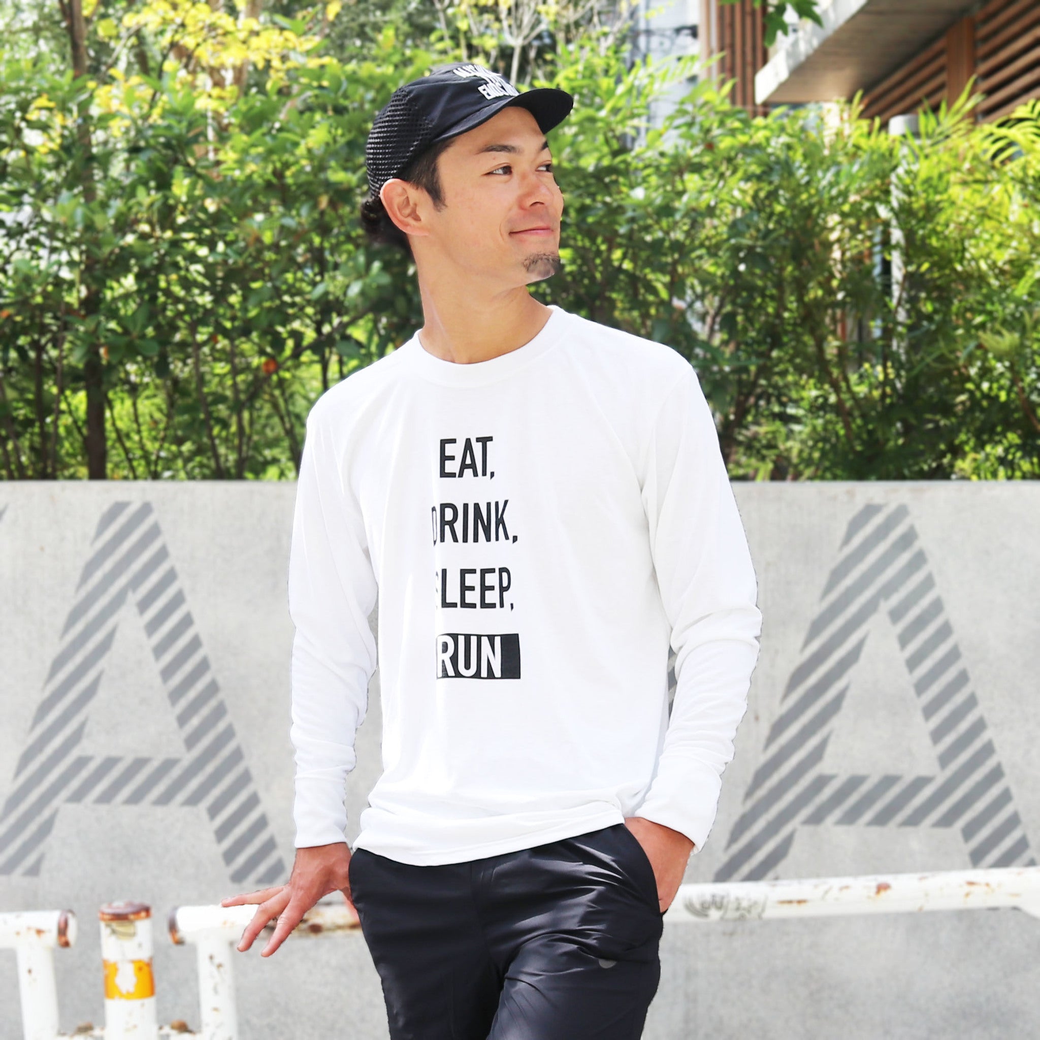 EAT DRINK SLEEP RUN / STREET Long-Sleeve Tee Vertical Mono (White)