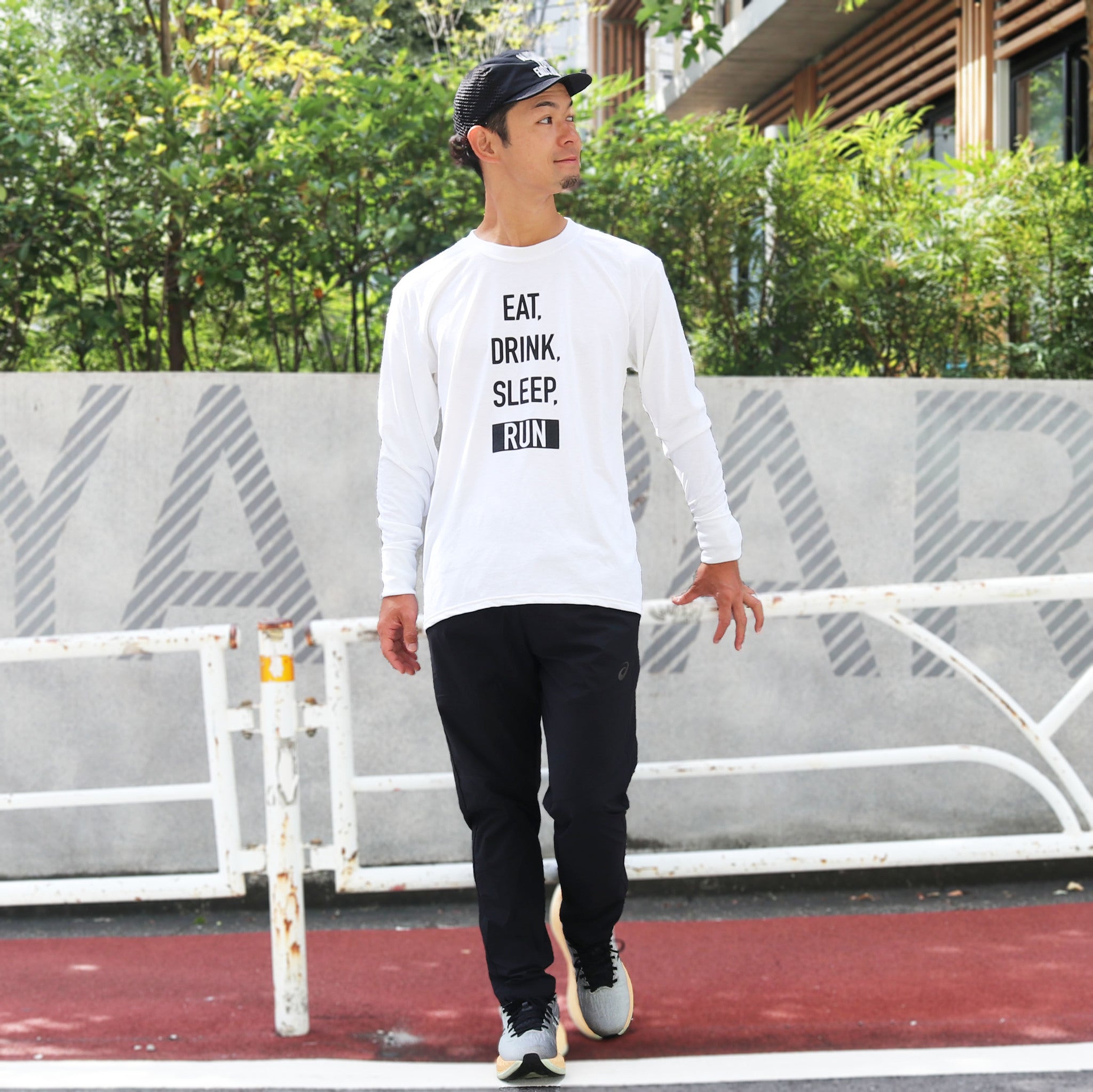 EAT DRINK SLEEP RUN / STREET Long-Sleeve Tee Vertical Mono (White)