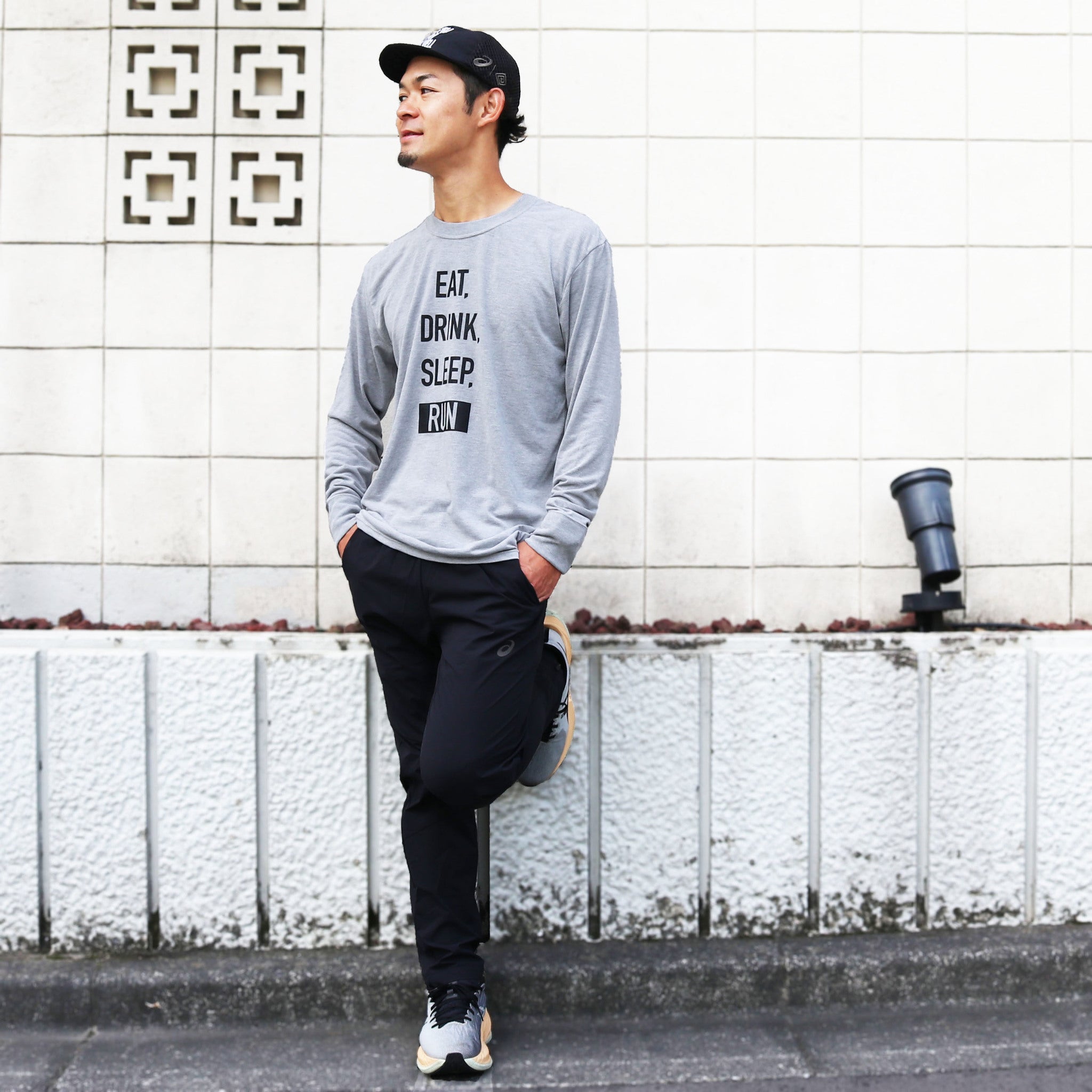 EAT DRINK SLEEP RUN / STREET Long-Sleeve Tee Vertical Mono (Gray)