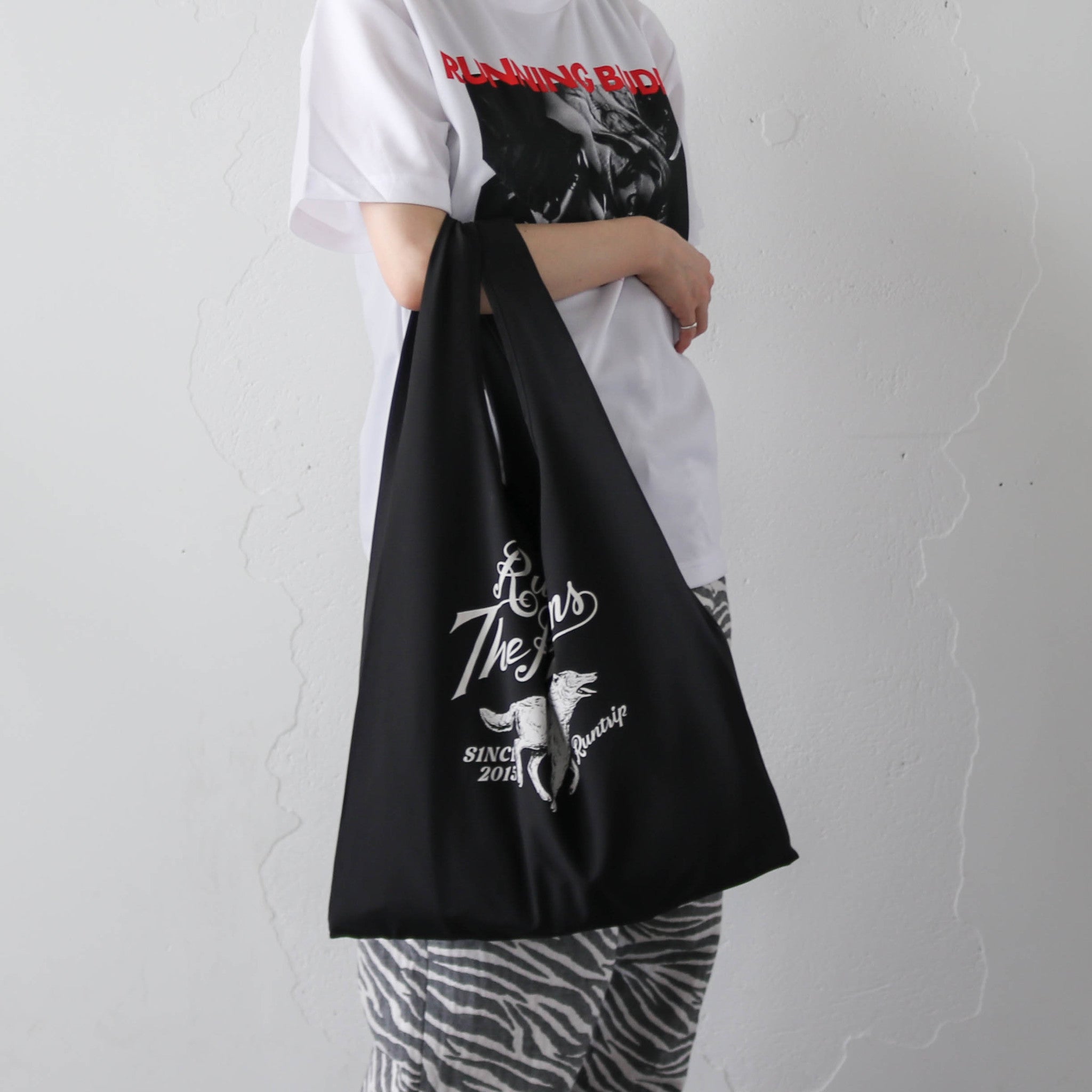 Run Into The Rhythms Shopping Bag (Black) 