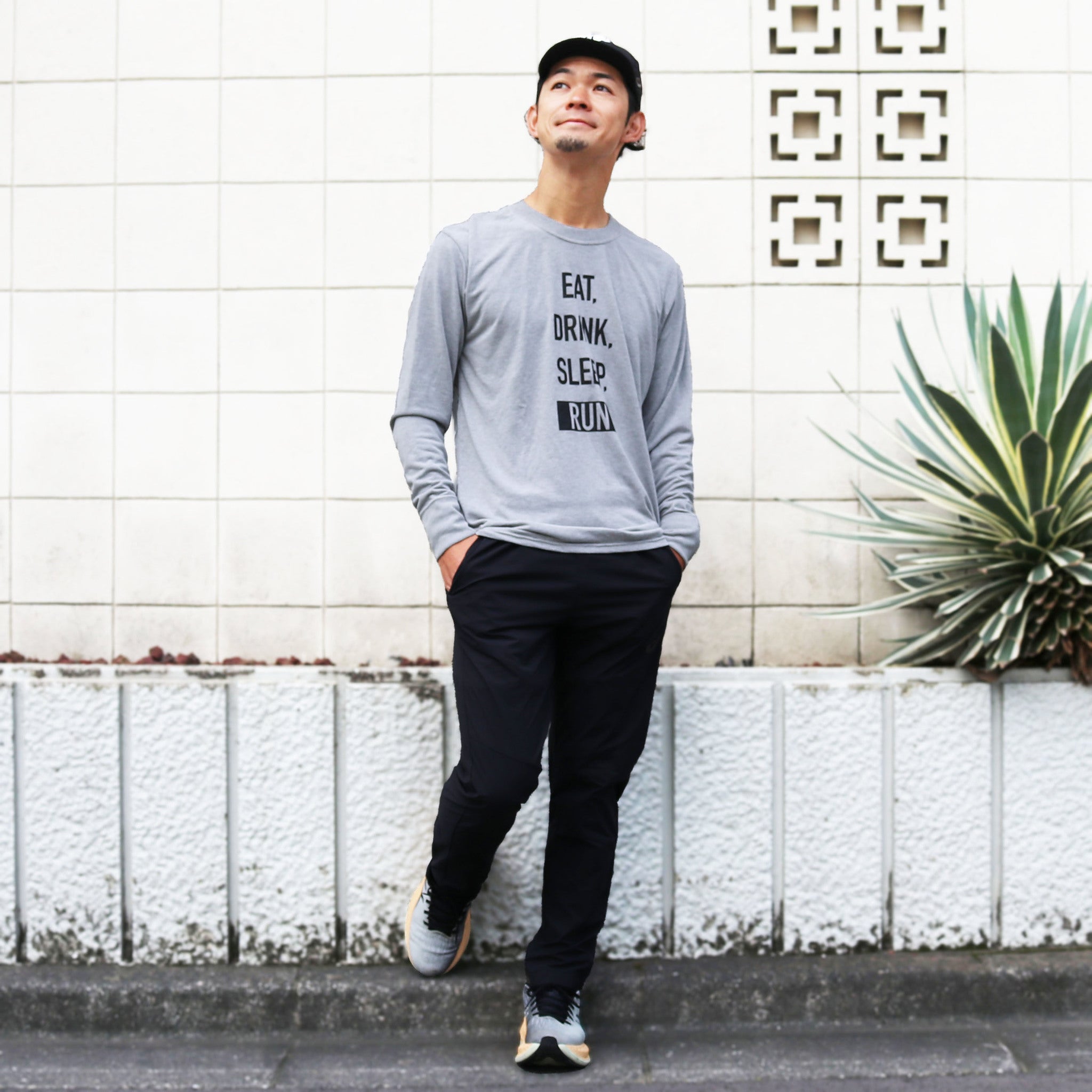EAT DRINK SLEEP RUN / STREET Long-Sleeve Tee Vertical Mono (Gray)