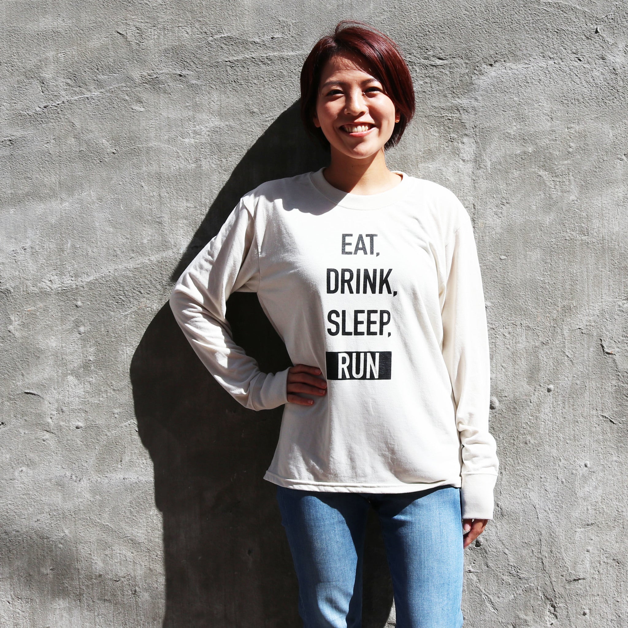 EAT DRINK SLEEP RUN / STREET Long-Sleeve Tee Vertical Mono (Beige)
