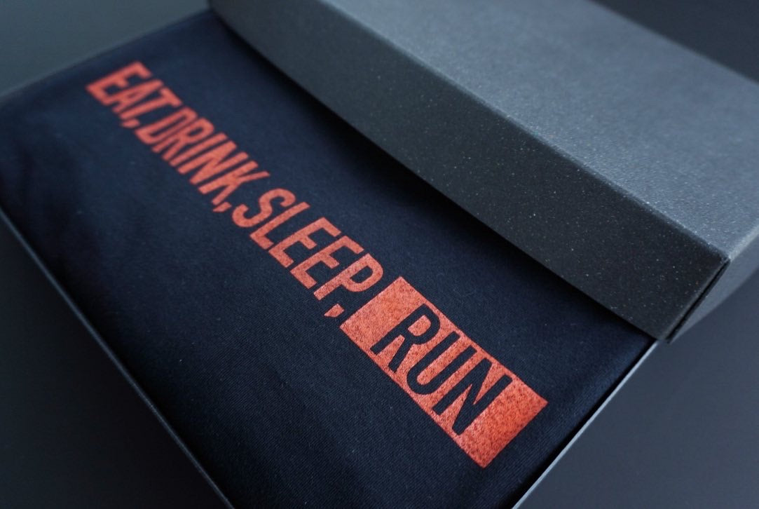 【GIFT BOX】EAT DRINK SLEEP RUN / STREET Tee (Black)
