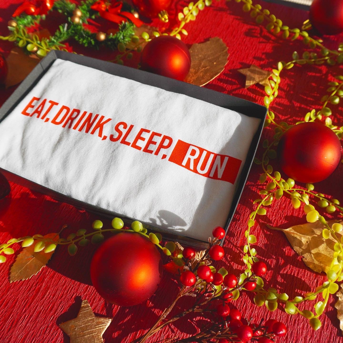 [GIFT BOX] EAT DRINK SLEEP RUN / STREET Tee (White) 