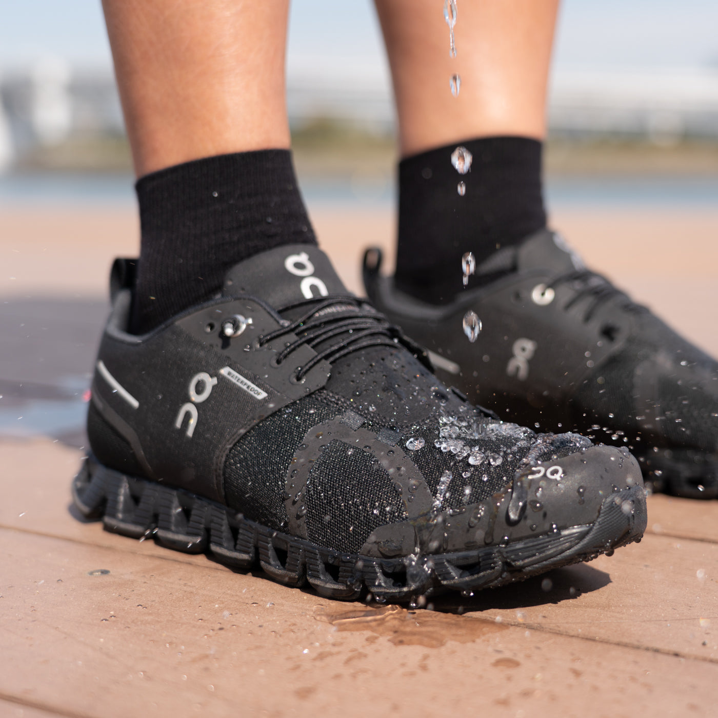 On Cloud Waterproof Black & Luner | Runtrip Store