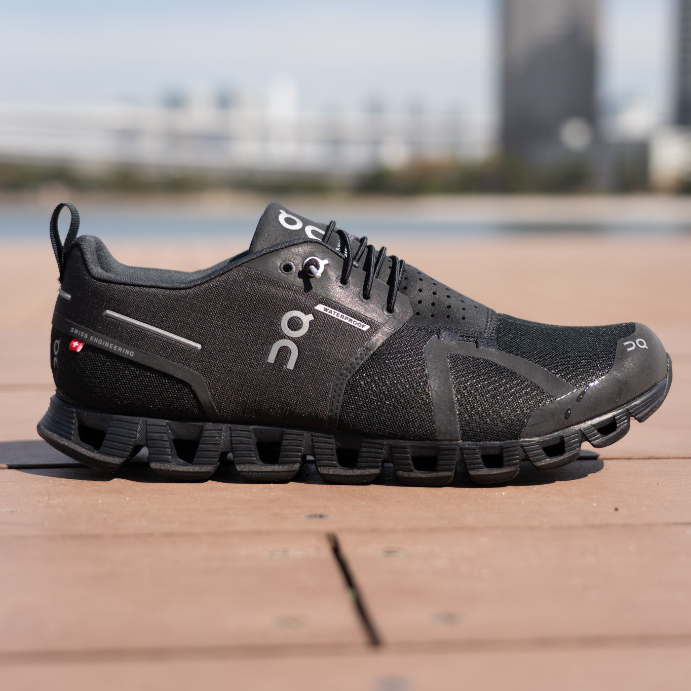 On Cloud Waterproof Black & Luner | Runtrip Store