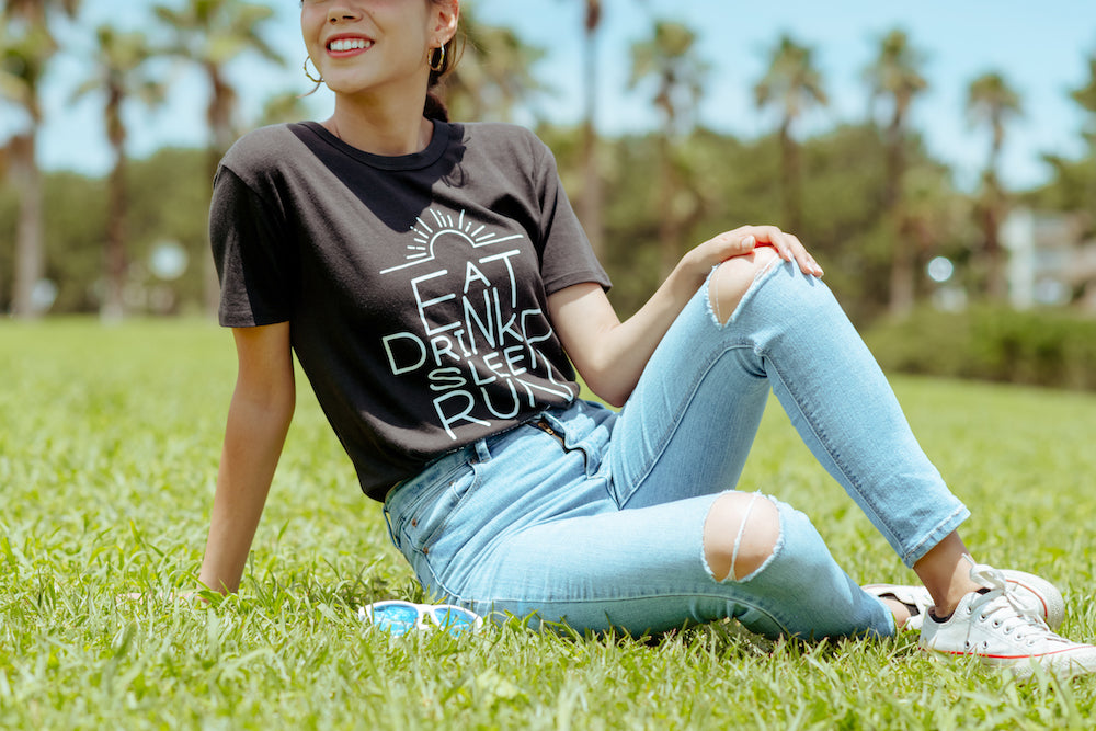 【展示サンプル】EAT DRINK SLEEP RUN / Sunrise Tee (Black)