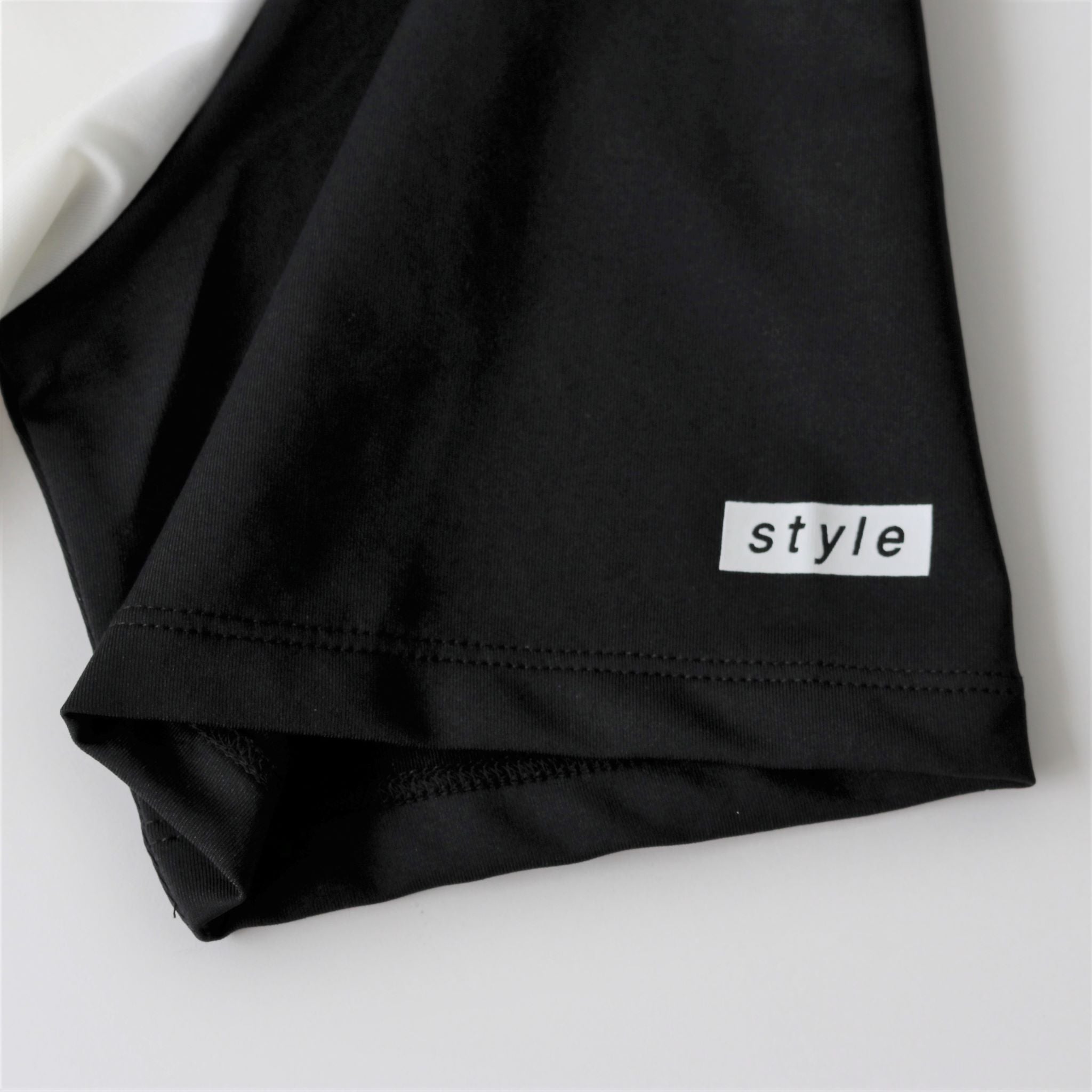 Style | Raglan sleeve TRAIL MOUNTAIN Tee  (White/Black)