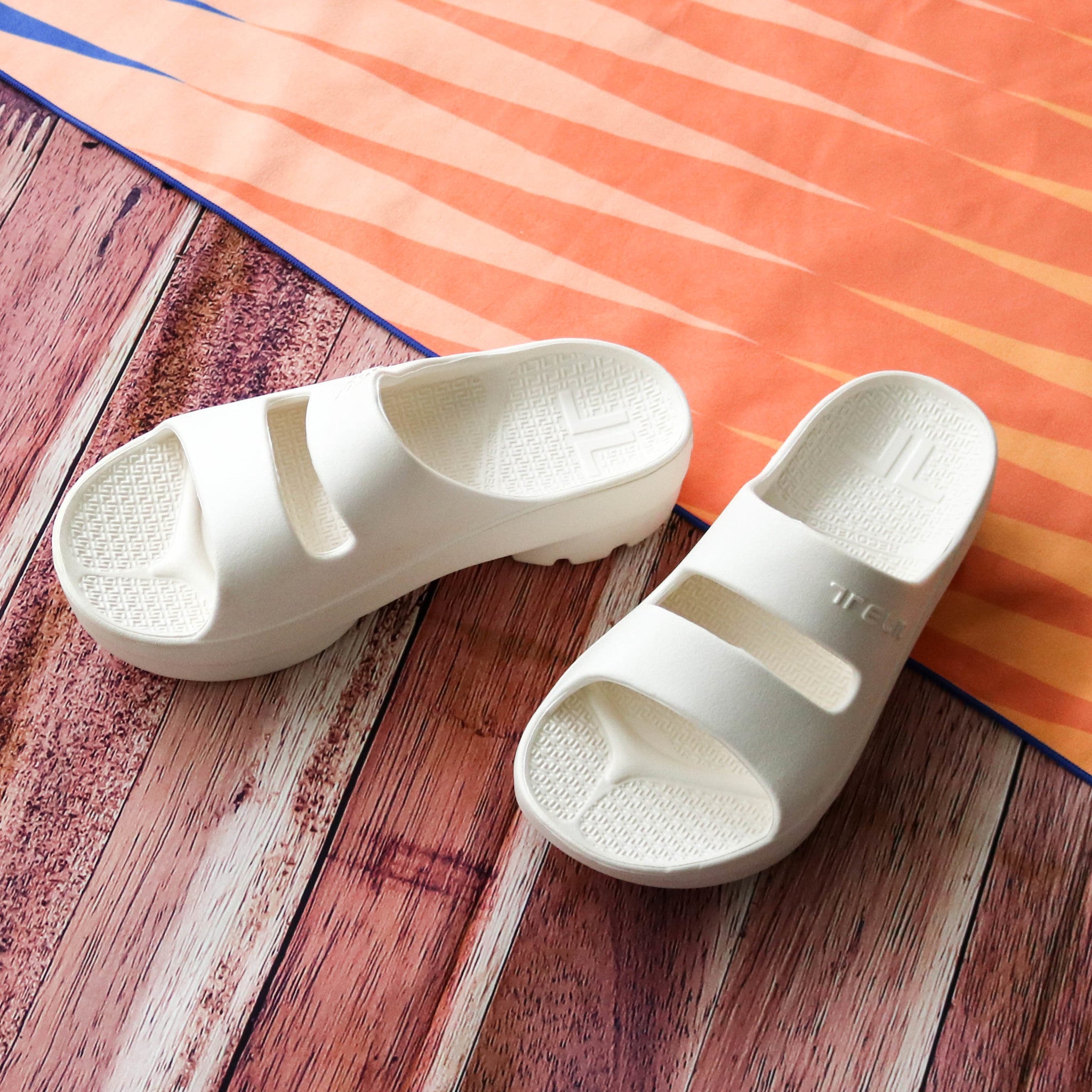 TELICリカバリーサンダル（テリック）W-STRAP（アイボリー）| Runtrip